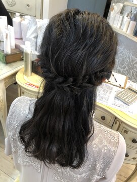 ハグエヴェック(HUG AVEC) 波波ハーフアップ