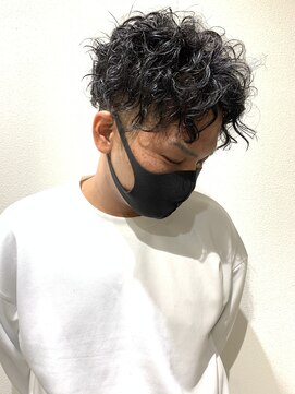 クマ(kuma.) 黒髪パーマ