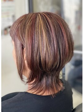 アヴソリューク(Absoluk) オリジナルハイライト×ウルフカット 30代40代50代におすすめ