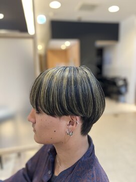 ヴィヴァーチェイルソーレ(VIVACE ilsole) ハイライトマッシュショートウルフブロンドハイトーンブラック