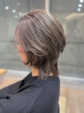 ショートウルフ/白髪ぼかしハイライト/グレージュ【上岡】