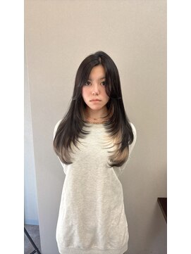 エミーバイモアムー(Emmie byMoremuu) 【あいり】デザインカラー×レイヤーカット