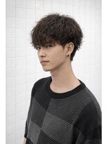 ゼロスバーバー(0's BARBER SHOP)&nbsp;束感黒髪ニュアンスパーマ人気流行