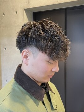 ブルニール 中崎町(BLEUNIR) スペインカール　ツイストスパイラル　前下がり　刈り上げ