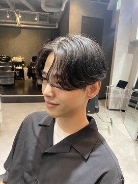 アンダーバーホワイト 鳳店(_WHITE) センターパート × ニュアンスパーマの大人ナチュラルヘア