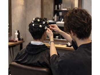 ゴッド(GOD)の写真/メンズパーマが得意◎大人パーマで魅せる!カジュアルもお洒落も叶えるサロン♪