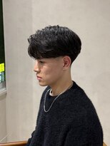 ジレス(Jiles)&nbsp;テーパーフェード/センターパート/ニュアンスパーマ