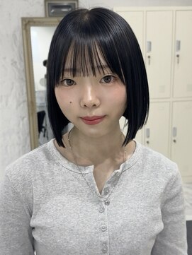 シーン(scene) 暗髪 × ストンボブ × 地毛風縮毛矯正