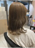 オリーブベージュカラー