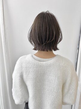 ネオリーブ チロル 横浜西口店(Neolive CiroL.) 外はねボブ ボブルフ アッシュベージュ くびれヘア