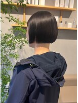 ペレ(pele)&nbsp;ショートボブ　ボブ　前下がり　コンパクトボブ　ストレート