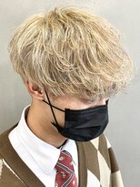 ダブルカラースパイラルパーマツイストパーマフェード短髪