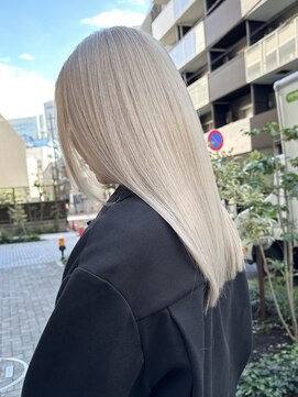 ヌエン 渋谷(NU/EN) 冬ミディアムブリーチ/ミルクティーグレージュ/シルバーアッシュ