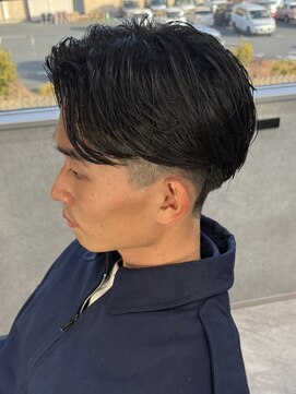 MEN’S HAIR/サーフカール/刈り上げセンターパート/新田