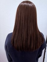 ウタ(uta) ツヤ感たっぷりのほんのり赤みブラウンカラー