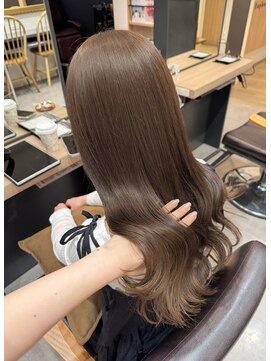 ユーフォリア 青山(Euphoria) ヘーゼルベージュ/透明感カラー/ミディアムロング/艶髪