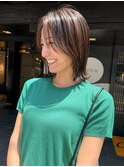 ナチュラルハイライトで立体感ある外ハネレイヤーボブ