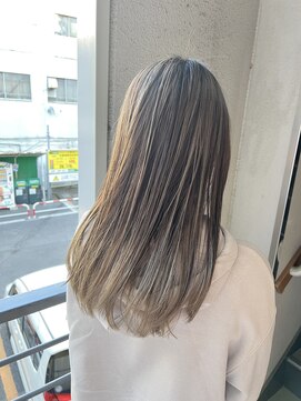 ブロッサム 北浦和店 バレイヤージュハイライトグレージュブリーチ髪質改善北浦和