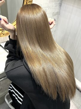 アールプラス 新宿(ar+) ベージュカラー