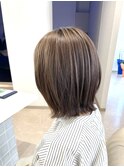 くびレイヤーイメチェンボブミディアムレイヤーグレージュ