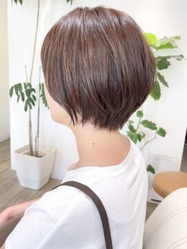アイ(I.) 【 Ｉ. 】30代からの襟足すっきり前下がりショートボブ　川口