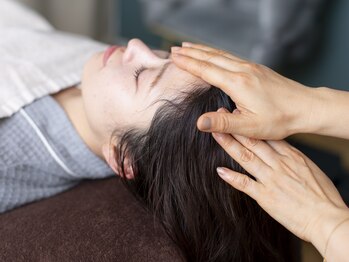 アンド(&)の写真/頭皮のコリをほぐしてスッキリ解消！人気の炭酸スパで、頭皮の汚れを落として、髪のハリ・コシUP♪