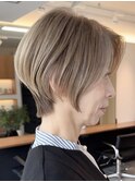ショートボブくびれショートヘア顔周りレイヤー白髪ぼかし30代