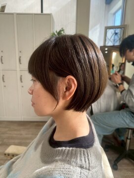 コンフィー(comfy) 『サザワ』フェザーパーマチェリーブラウンミニウルフ