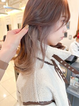 ネオリーブ チロル 横浜西口店(Neolive CiroL.) ミディアムヘア/ホワイトグレージュ/卵型【横浜】k