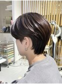 ブルーブラックフェザーパーマ刈り上げセンターパート