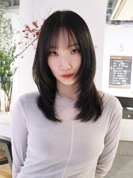 アルバム 池袋(ALBUM) おくれ毛顔周りレイヤー韓国ヘアロング_F30510