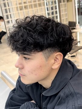 フィフスパーク(fifth PARK) 渋谷スペインカールラルフカール刈り上げ高めツーブロックメンズ