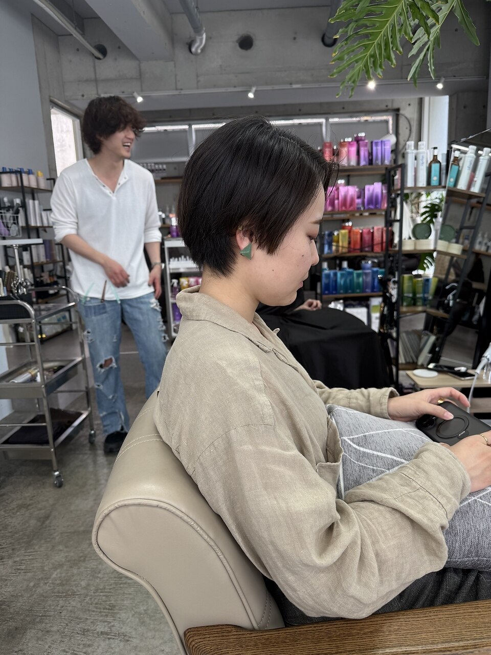 ボーイッシュショートオン眉外国風ショート刈り上げショート
