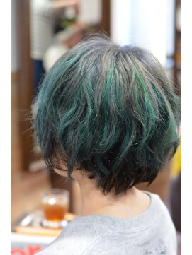 ヘアデザイン ヴォワール(hair & design voir) グリーンメッシュ
