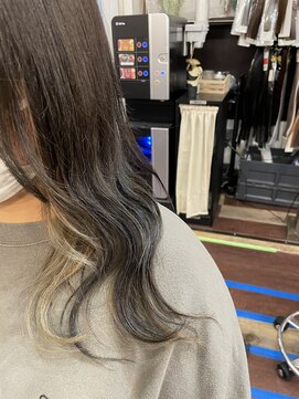 モニカ(Monica) インナーカラーホワイトアッシュ☆