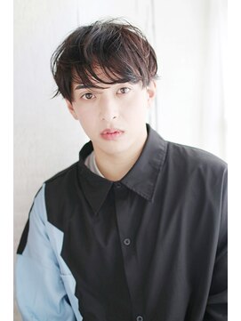 シュシュット(chouchoute) ツイストスパイラルコンマヘアスキンフェードセンターパート/004