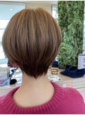 シルエットをキレイに見せるショートヘア