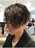 センターパートツイストスパイラルパーマメンズマッシュパーマ