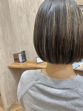 ヴィサージュクルー(VISAGE crew) 首へのフィット感のある美しいボブ!