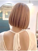 色素薄めピンクベージュ切りっぱなしボブ
