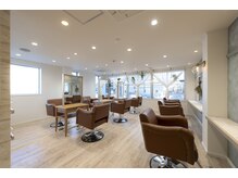 ラボヌールヘアー 宇都宮店(La Bonheur hair)の雰囲気（陽の光が心地いい明るい店内です♪【宇都宮駅/髪質改善/韓国】）