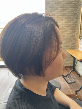 アンドブルー(and BLUE) 前髪長め×丸みショート