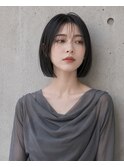 大人っぽくキマる艶感黒髪タッセルボブ