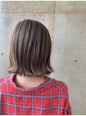 ハイトーングレージュ