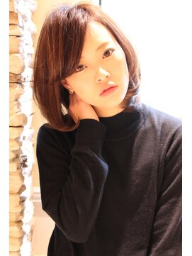 レウナ 外苑前(Reuna) 【３０代４０代50代】大人女性におススメひし形ボブ　ミディアム