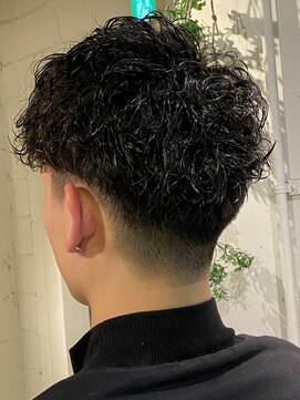 エル(EL by green) 《tomi》無造作パーマ×ベリーショートスタイル