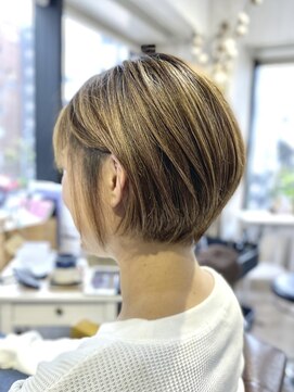 ニコフル(Nico-Hulu) 丸みショート/襟足スッキリ/オリーブ/ハイライト【人形町/浜町】