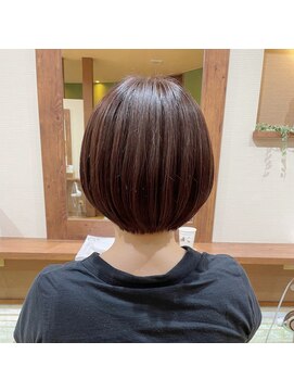 シャイタクター(SHY-takter) 丸みショート×艶感カラー