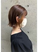 ぱつっとボブ×ナチュラルなイヤリングカラー