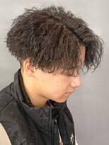 バース バイ ハピネス(BIRTH by happiness)&nbsp;癖毛がする縦落ちツイストスパイラルパーマセンターパート